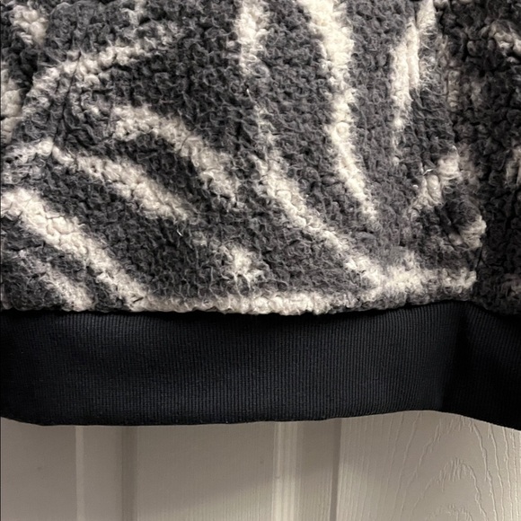 Cozy by Pink Rose Grey Zebra Print Hoodie Small - Picture 4 of 6